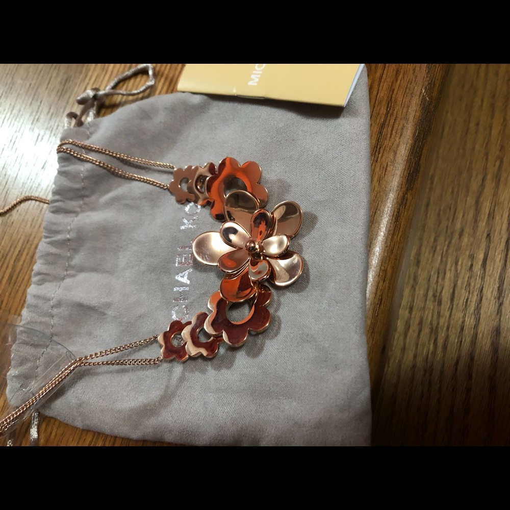 Mk Women’s Rose Gold Flower Statement Necklace 🎉